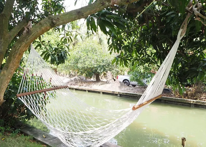 ที่พักพร้อมอาหารเช้า Baan Sai Nam ดำเนินสะดวก