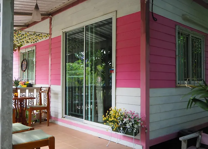 Baan Sai Nam ที่พักพร้อมอาหารเช้า