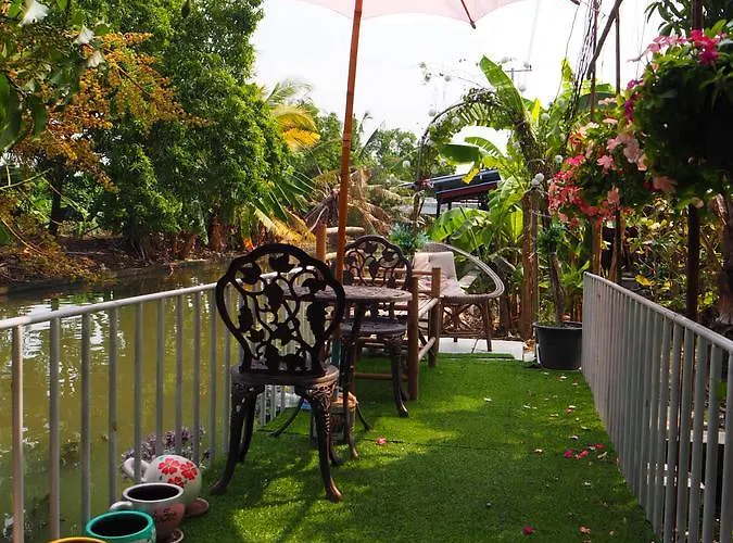 ที่พักพร้อมอาหารเช้า Baan Sai Nam ดำเนินสะดวก